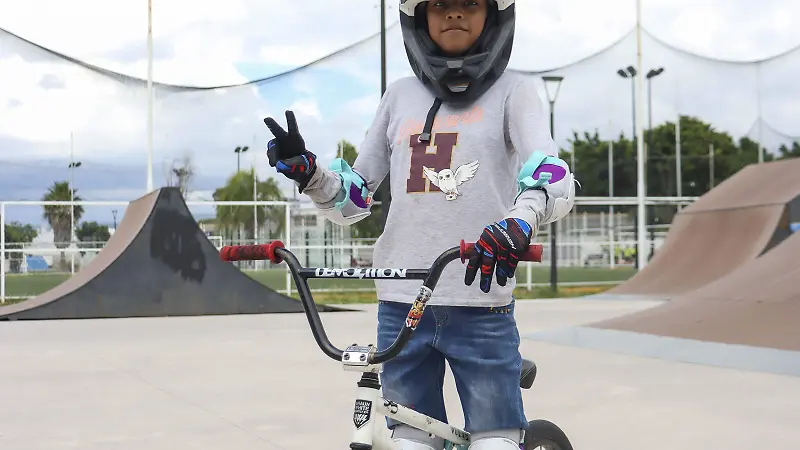 250930_ANA ESMERALDA BMX_IS 